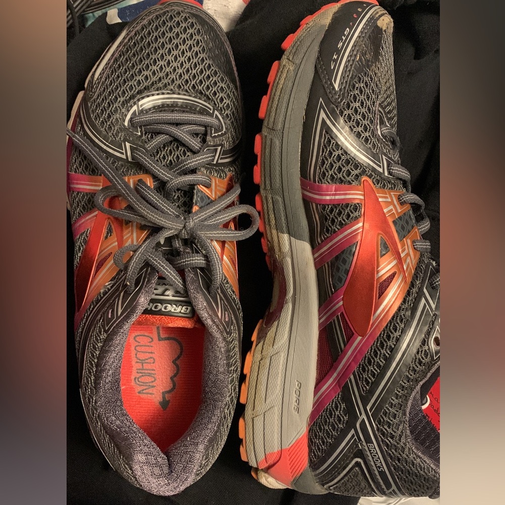 Brooks Sneakers